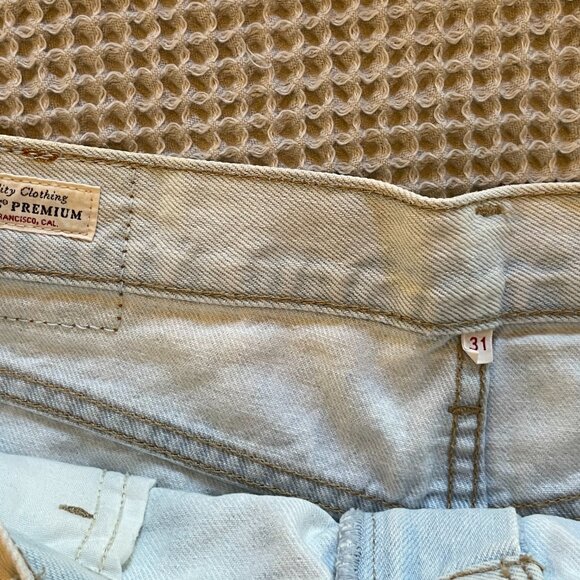 Levi's Wide Leg Mid Length Womens Shorts W31, Medium Wash - Picture 5 of 6